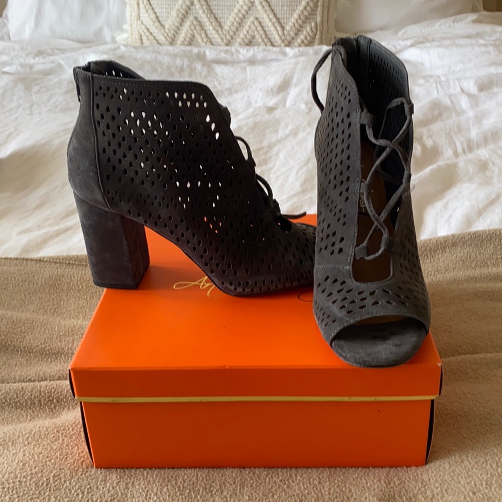 Arturo Chiang Grey At-Parlee Heel Bootie Size 9